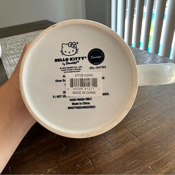 Silver Buffalo Hello Kitty Peeking Name Hearts Glitter Ceramic Mug, 20 Ounces - Picture 4 of 4